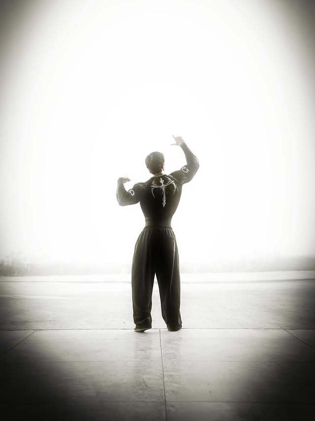 Breathe Divinity Void Tech™ Long sleeve compression