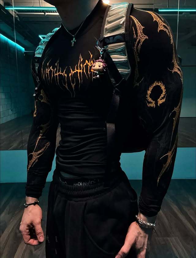 Breathe Divinity Void Tech™ Long sleeve compression – DYNMK FIT